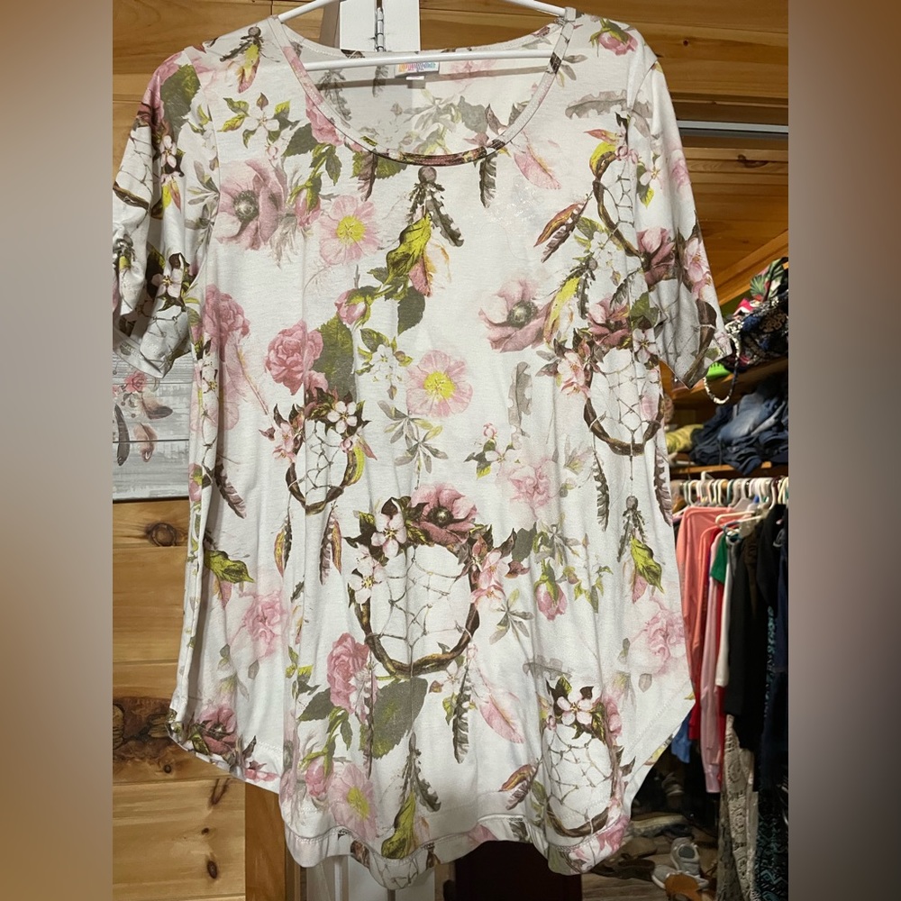 Lularoe tee